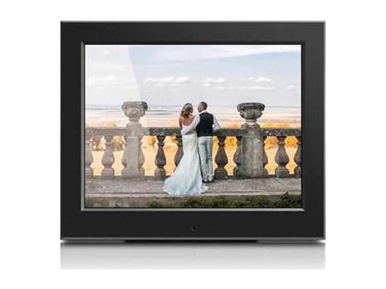 8" Slim Digital Photo Frame with Auto Slideshow (1024 X 768 Resolution, 4:3 Aspect Ratio)